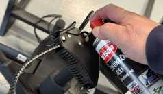 Carlson Multifunkční olej CX-70 s objemem 400 ml – česká alternativa WD-40 s ještě dokonalejším a výkonnějším složením.